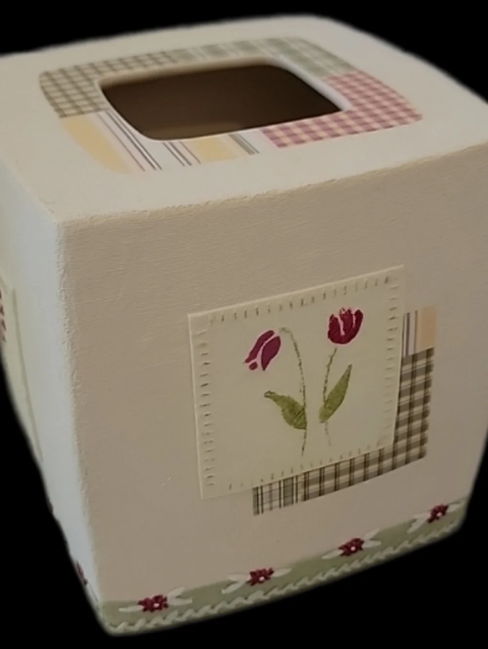 'Pretty in Pink' Ceramic Tissue Cover Set - Off White & Pink